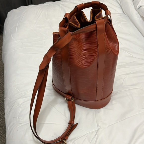LOUIS VUITTON Randonnee PM
M43083 Kenyan Brown Epi Backpack - Picture 10 of 10